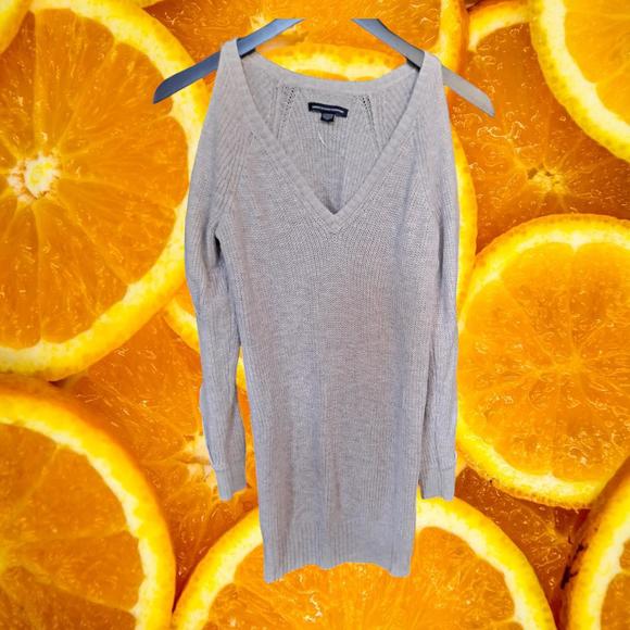 Sweaters - American Eagle Open Shoulder V Neck Sweater Size‎ XS